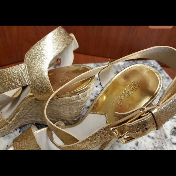 Michael Kors gold wedges size 8.5 - Picture 2 of 4